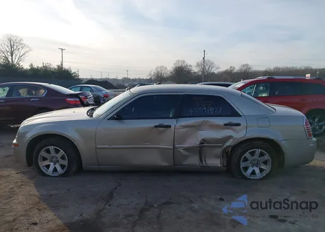 2006 Chrysler 300 Touring z USA, uszkodzony, nr VIN 2C3KA53G86H487839